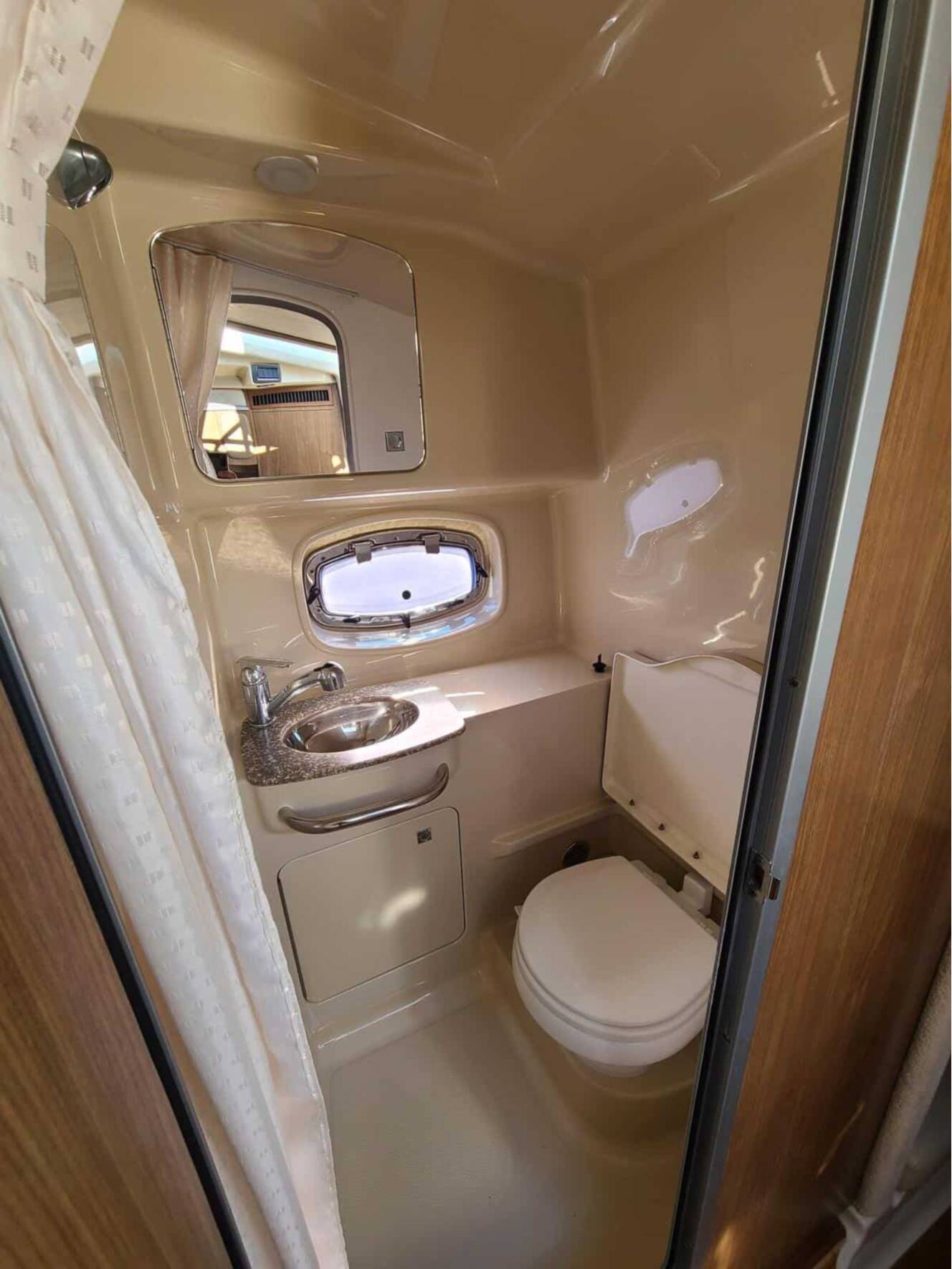 A photo of this 2010 Chaparral 310 Signature