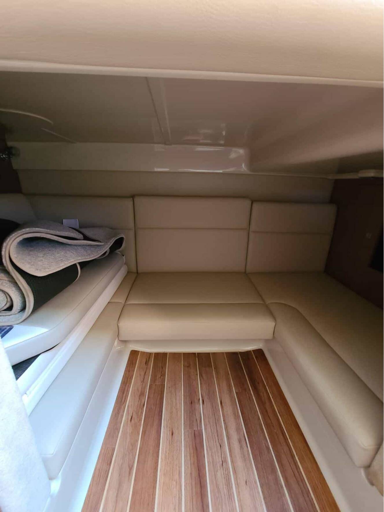 A photo of this 2010 Chaparral 310 Signature
