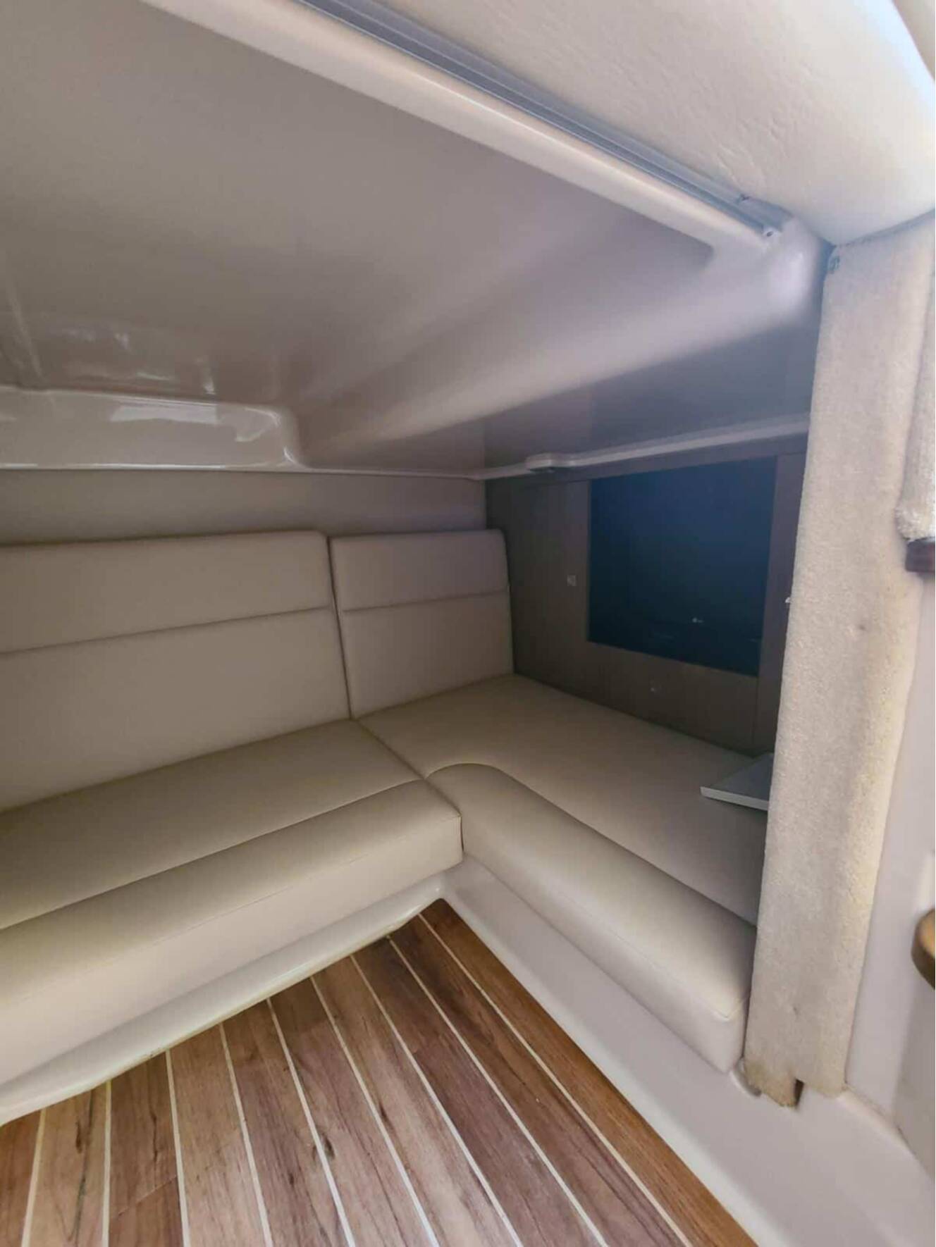A photo of this 2010 Chaparral 310 Signature