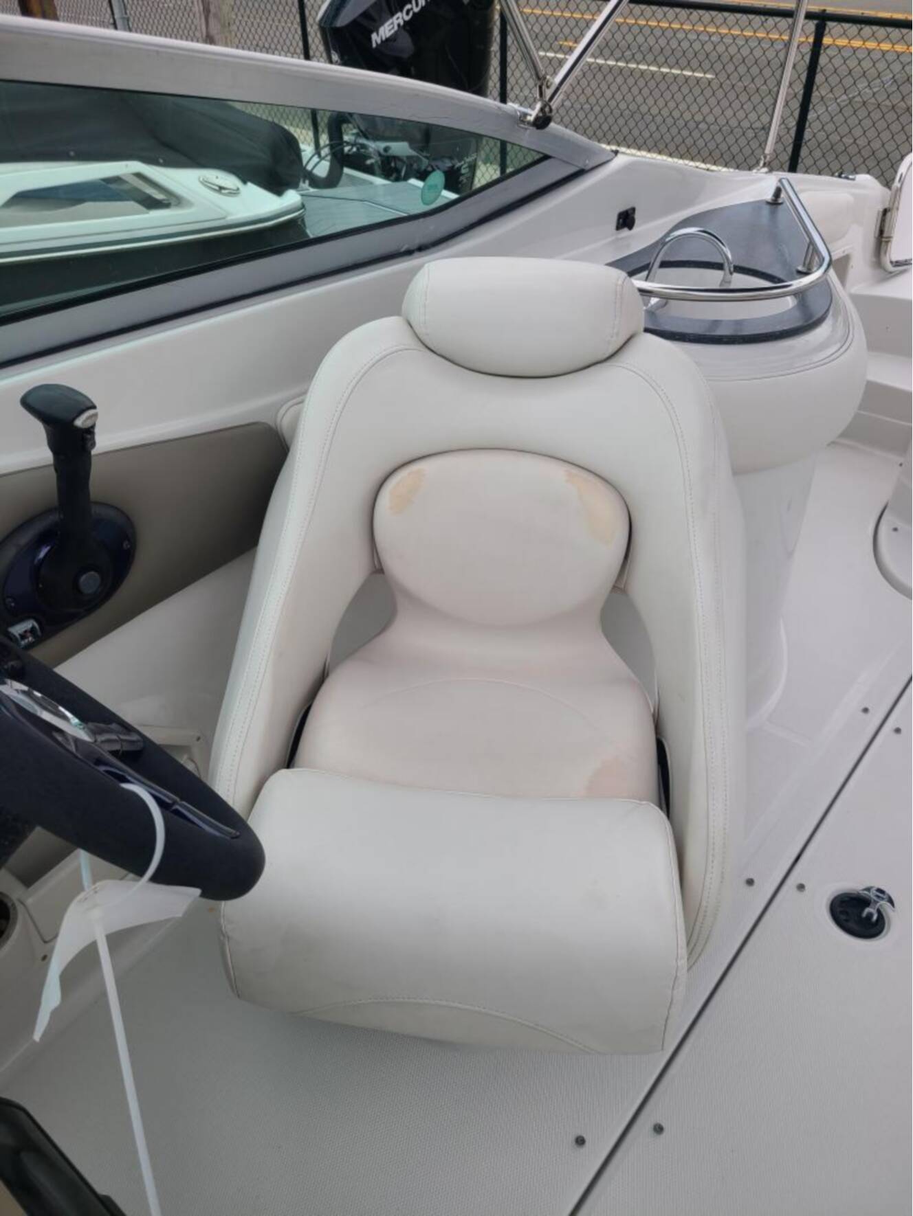A photo of this 2006 Crownline 240 Sundeck
