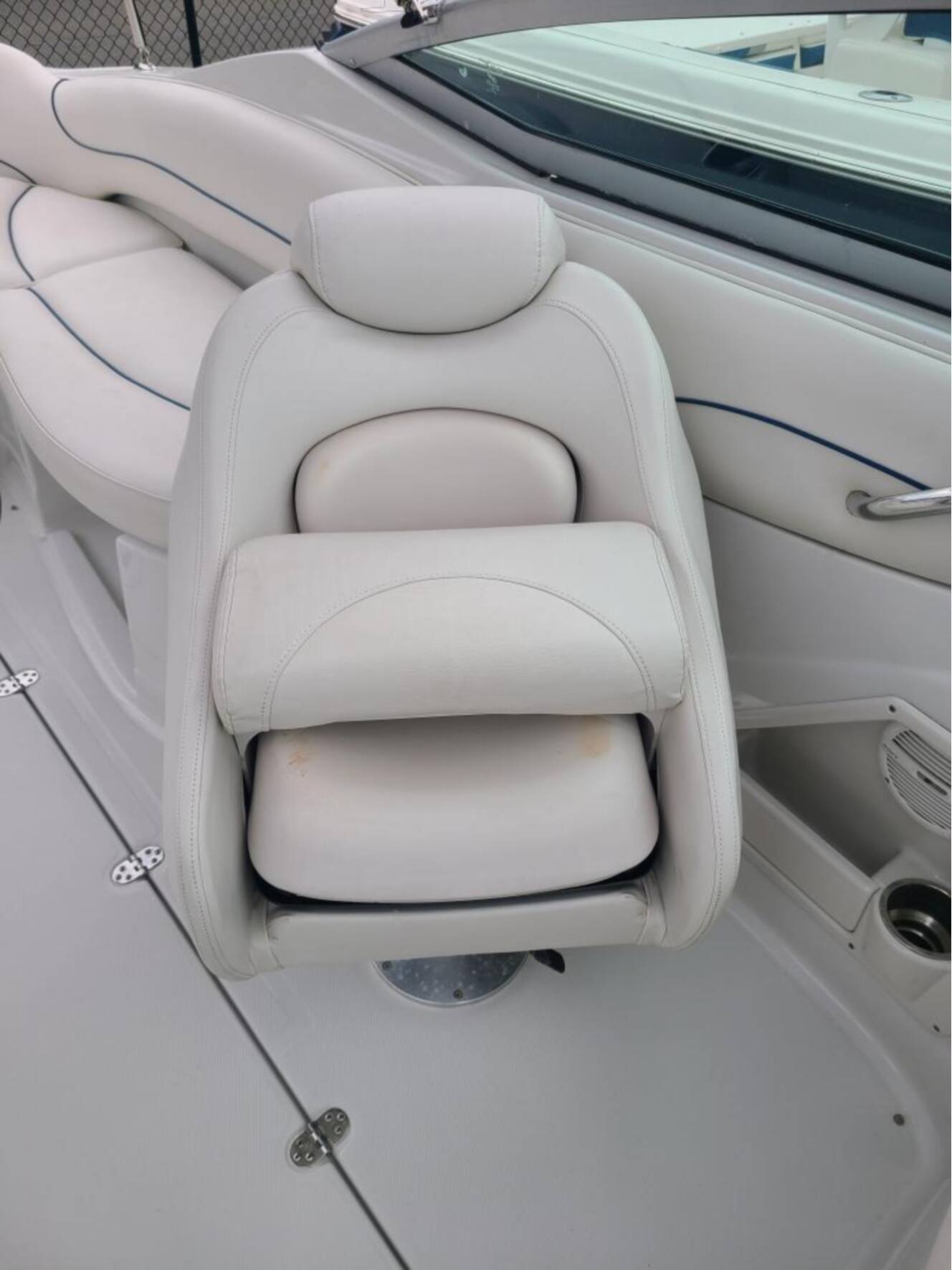 A photo of this 2006 Crownline 240 Sundeck