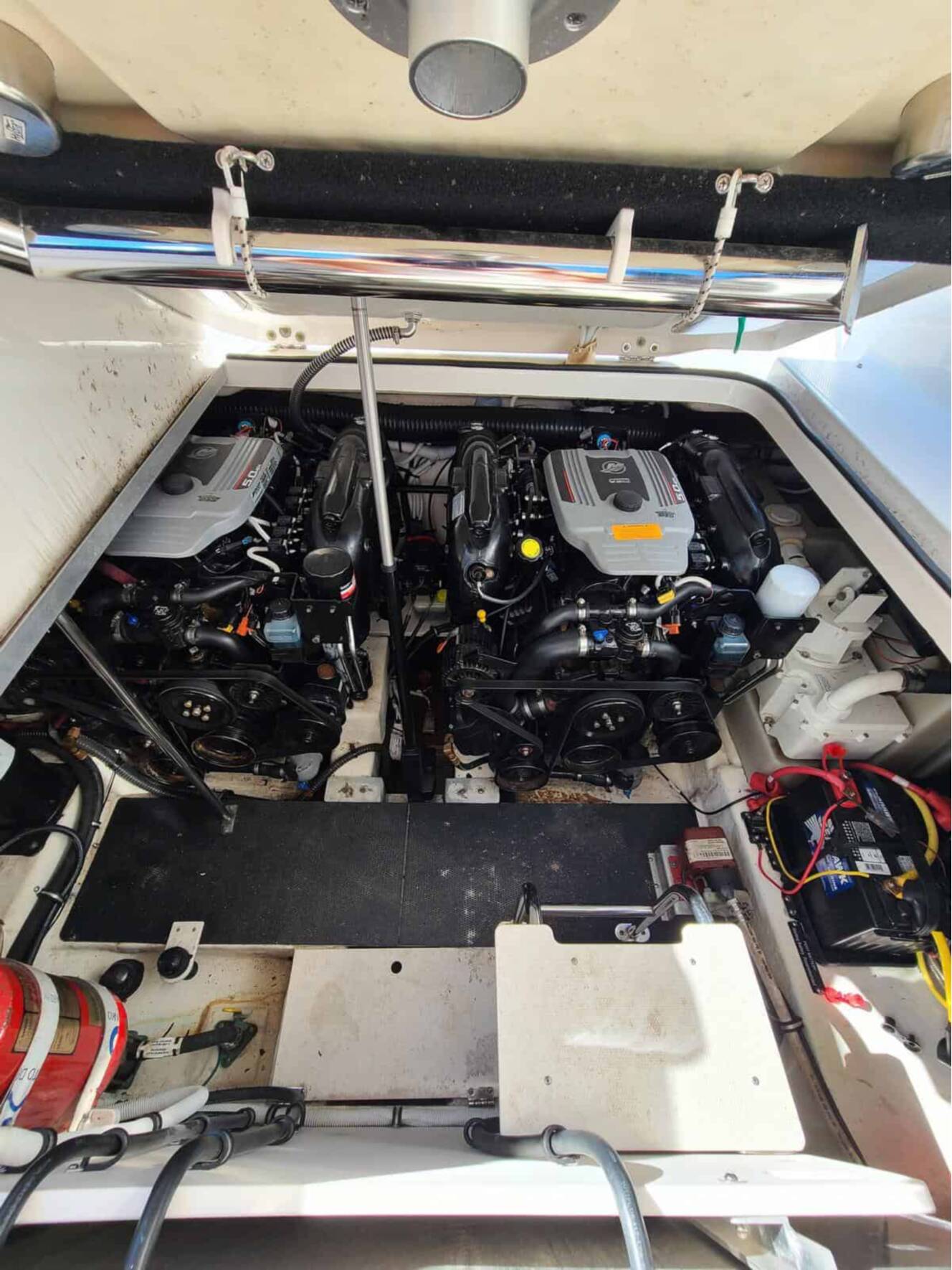 A photo of this 2010 Chaparral 310 Signature