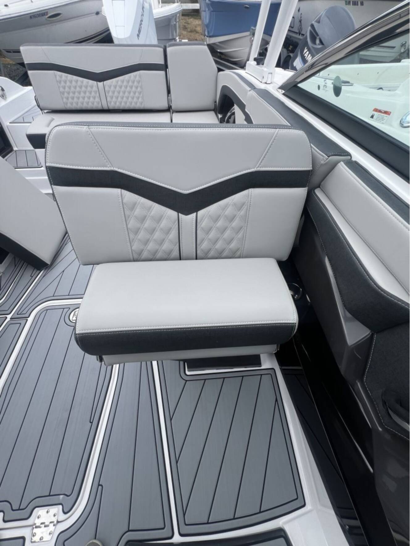 A photo of this 2025 Monterey 275SS
