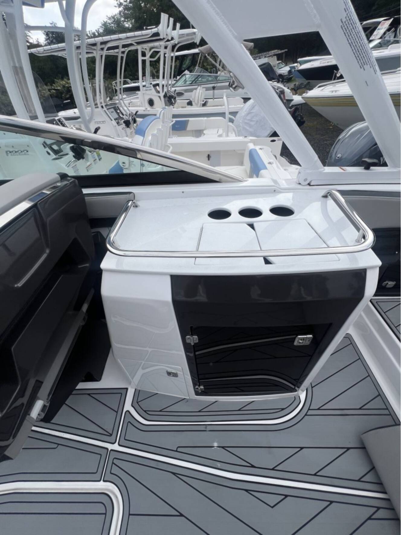 A photo of this 2025 Monterey 275SS