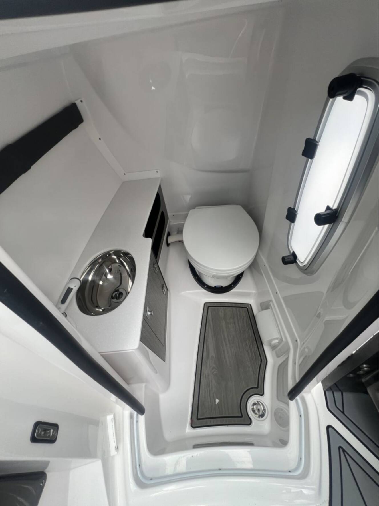 A photo of this 2025 Monterey 275SS