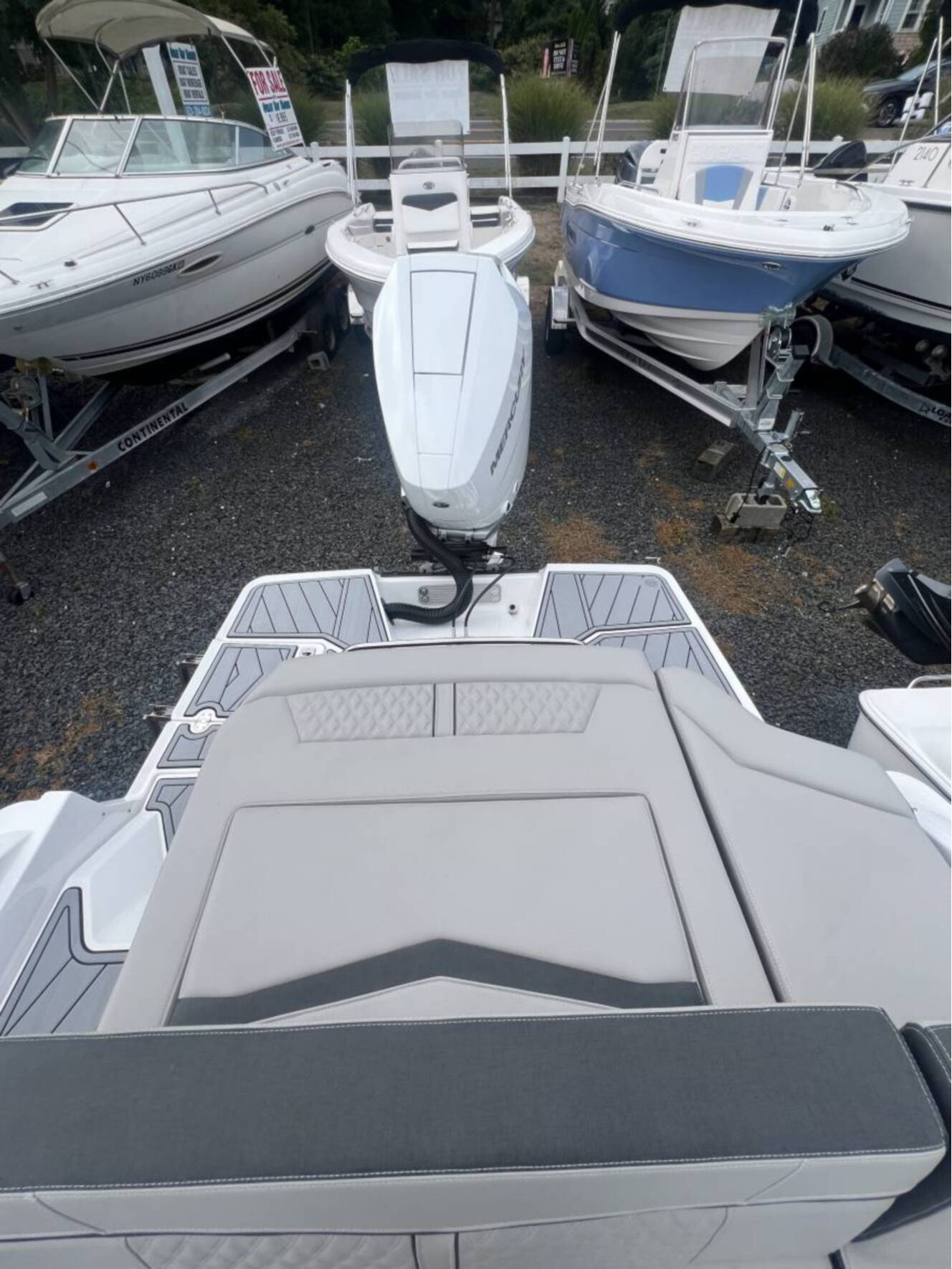 A photo of this 2025 Monterey 275SS