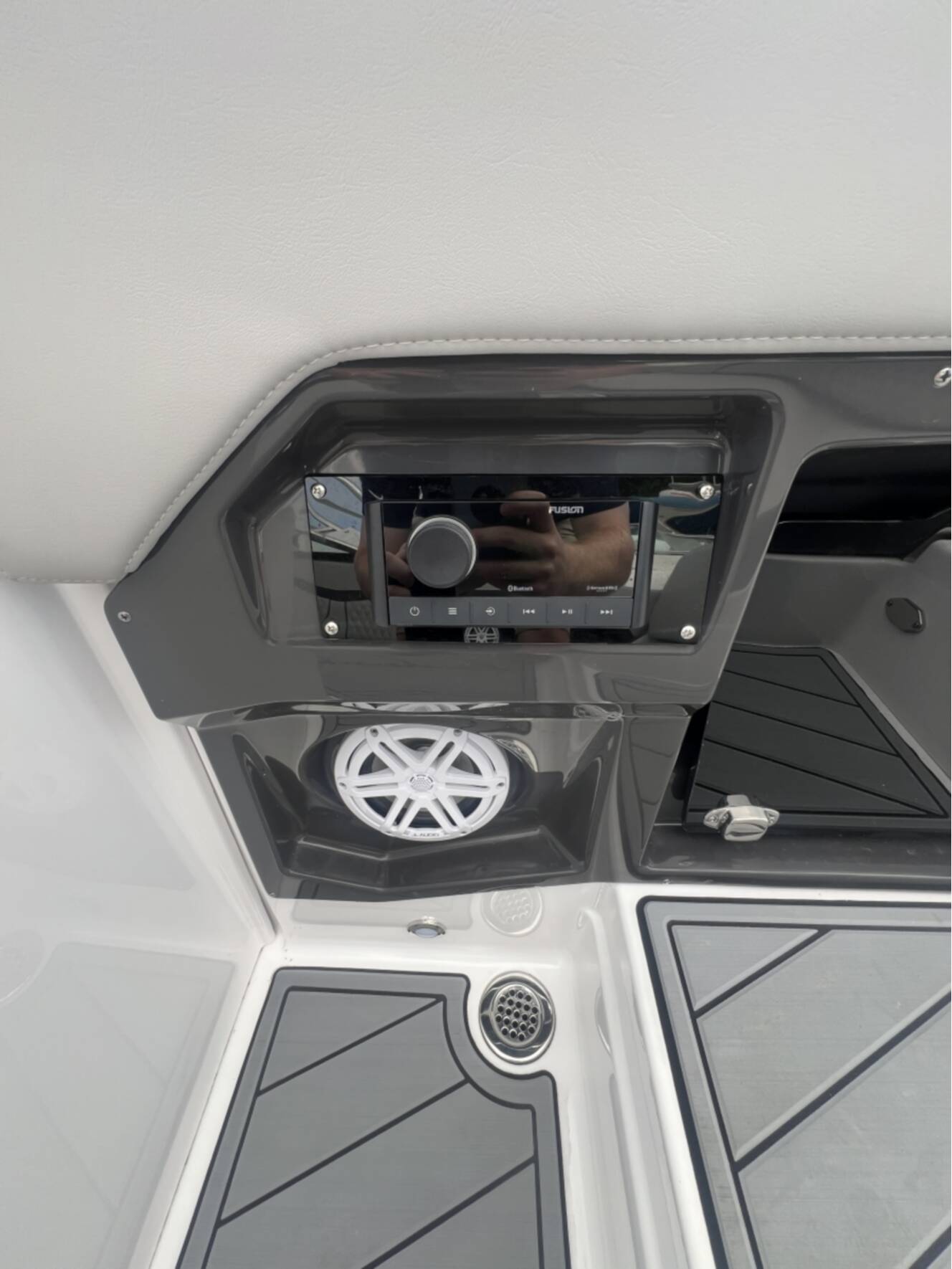 A photo of this 2025 Monterey 275SS