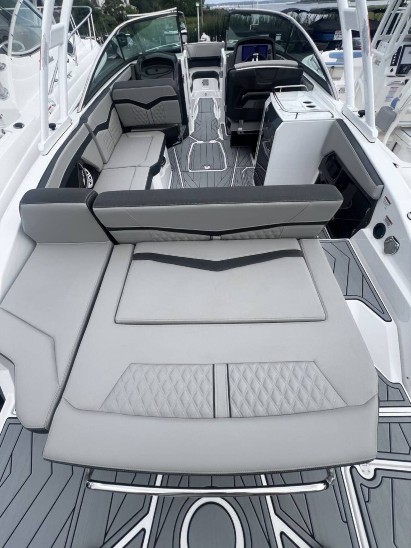 A photo of this 2025 Monterey 275SS