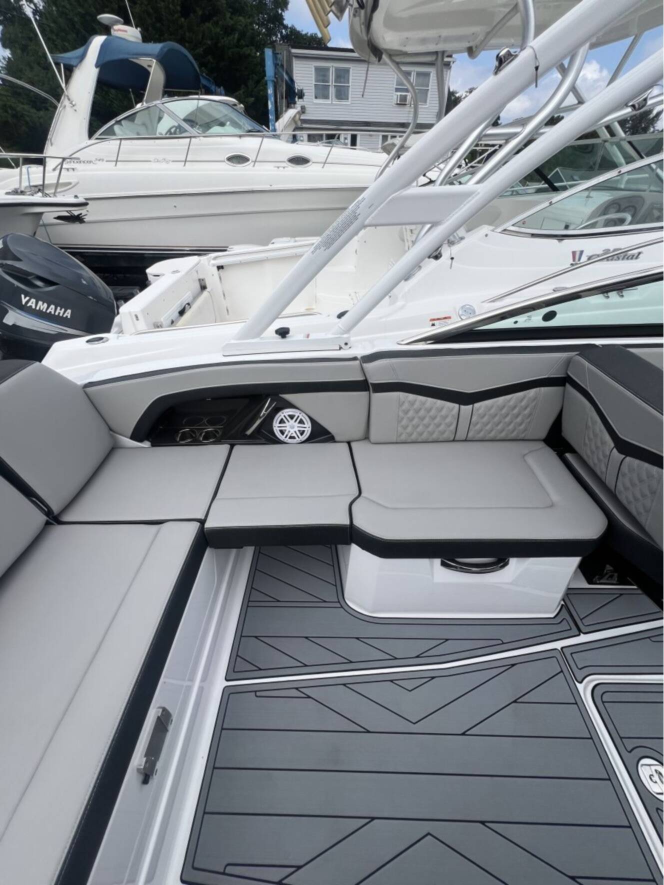 A photo of this 2025 Monterey 275SS