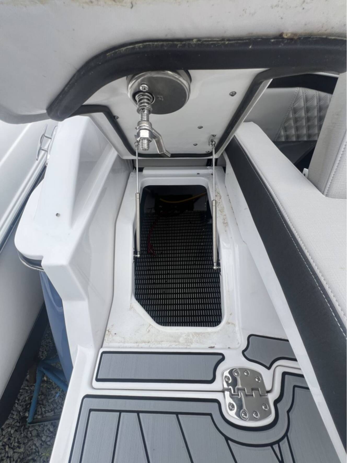 A photo of this 2025 Monterey 275SS