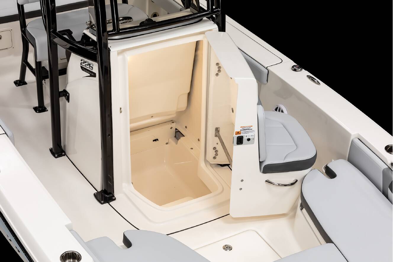 A photo of this 2026 Robalo 226 Cayman