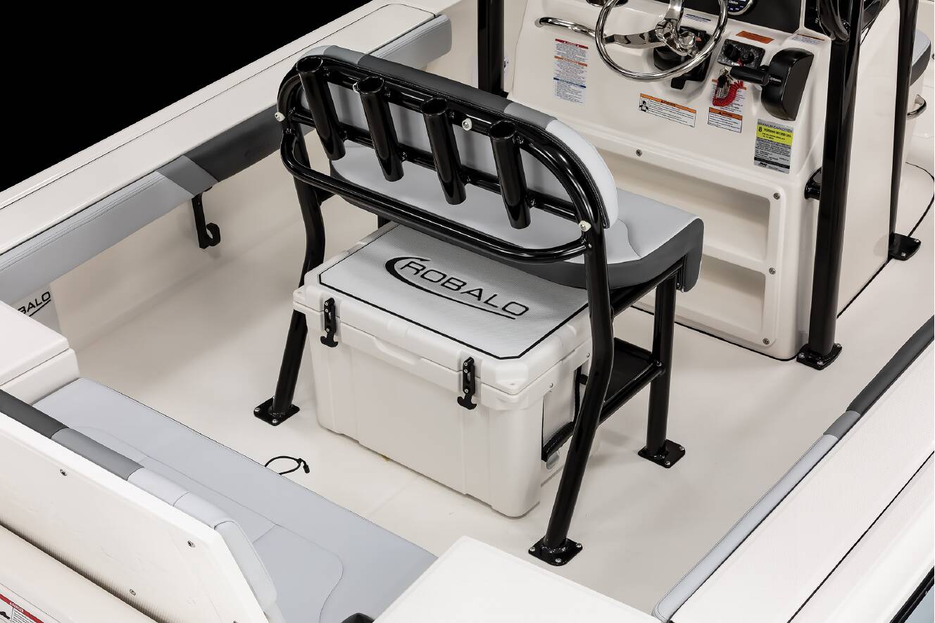 A photo of this 2026 Robalo 226 Cayman