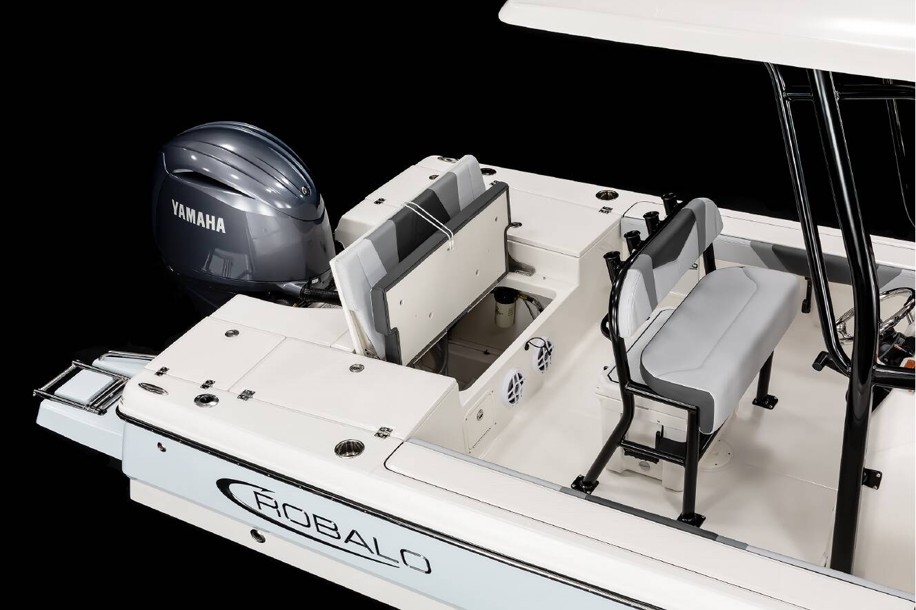 A photo of this 2026 Robalo 226 Cayman
