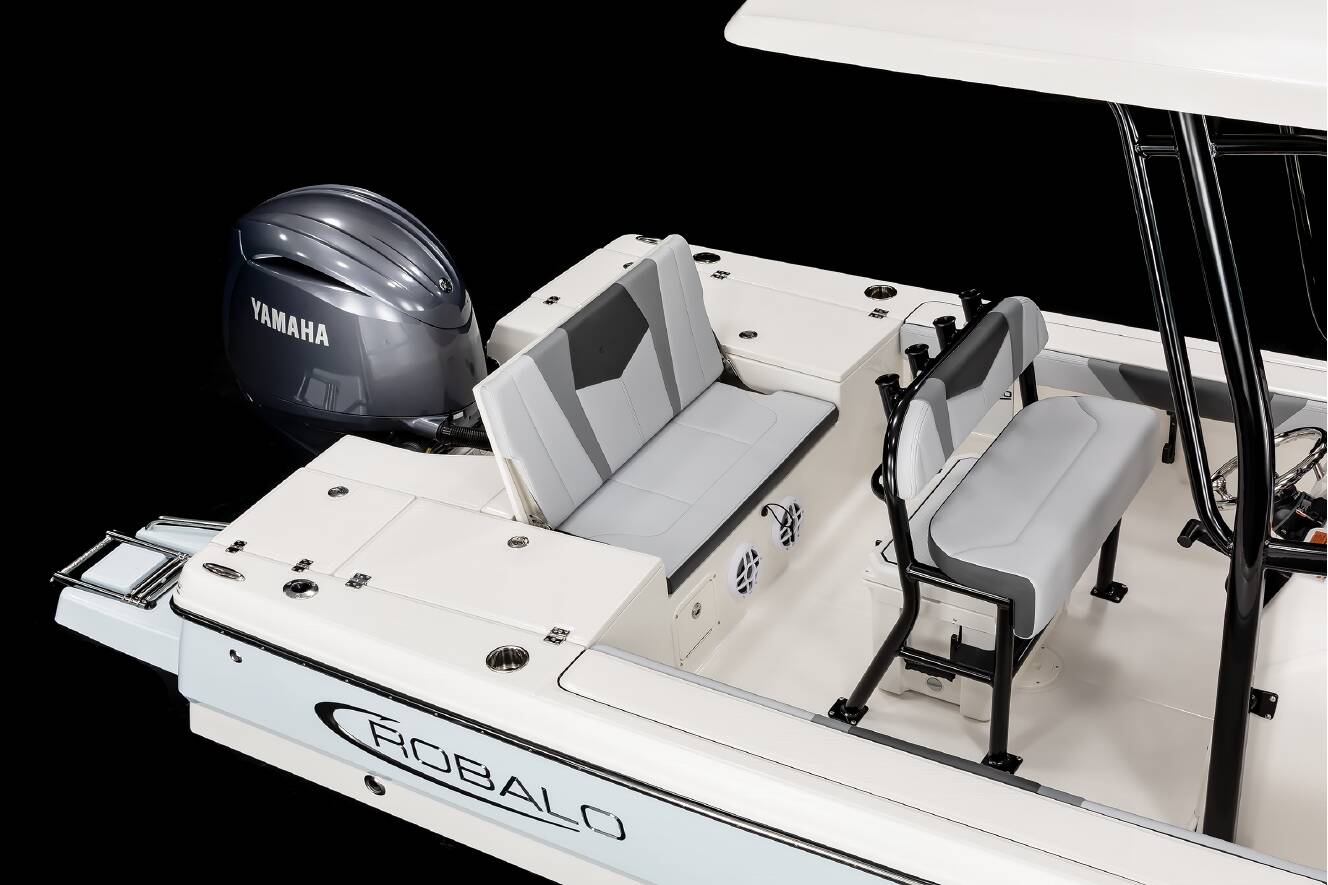 A photo of this 2026 Robalo 226 Cayman