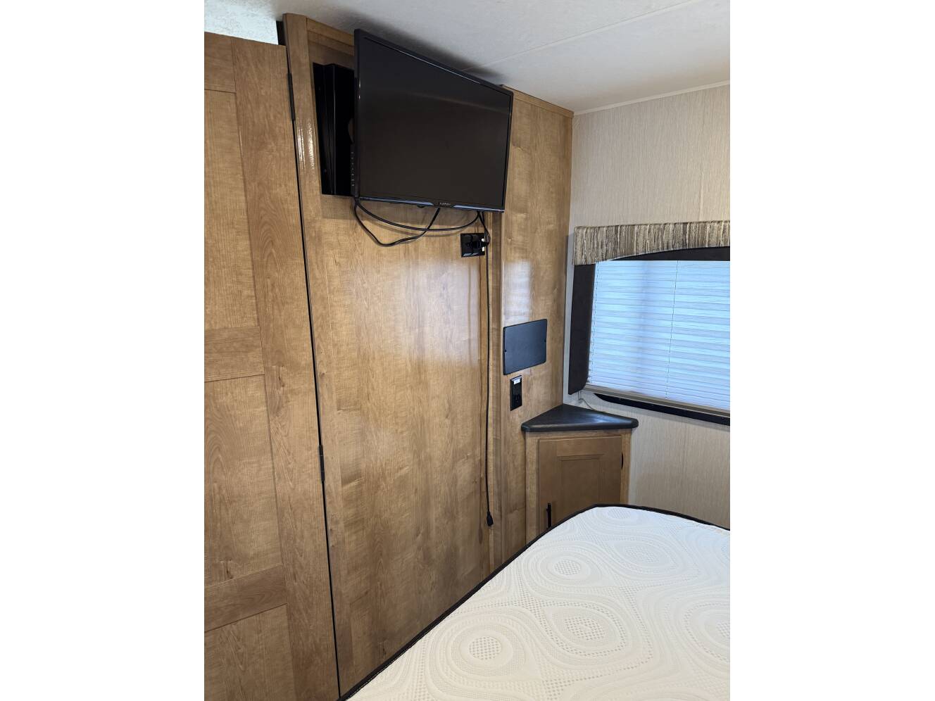 A photo of this 2021 Coachmen LEPRECHAUN 260DS
