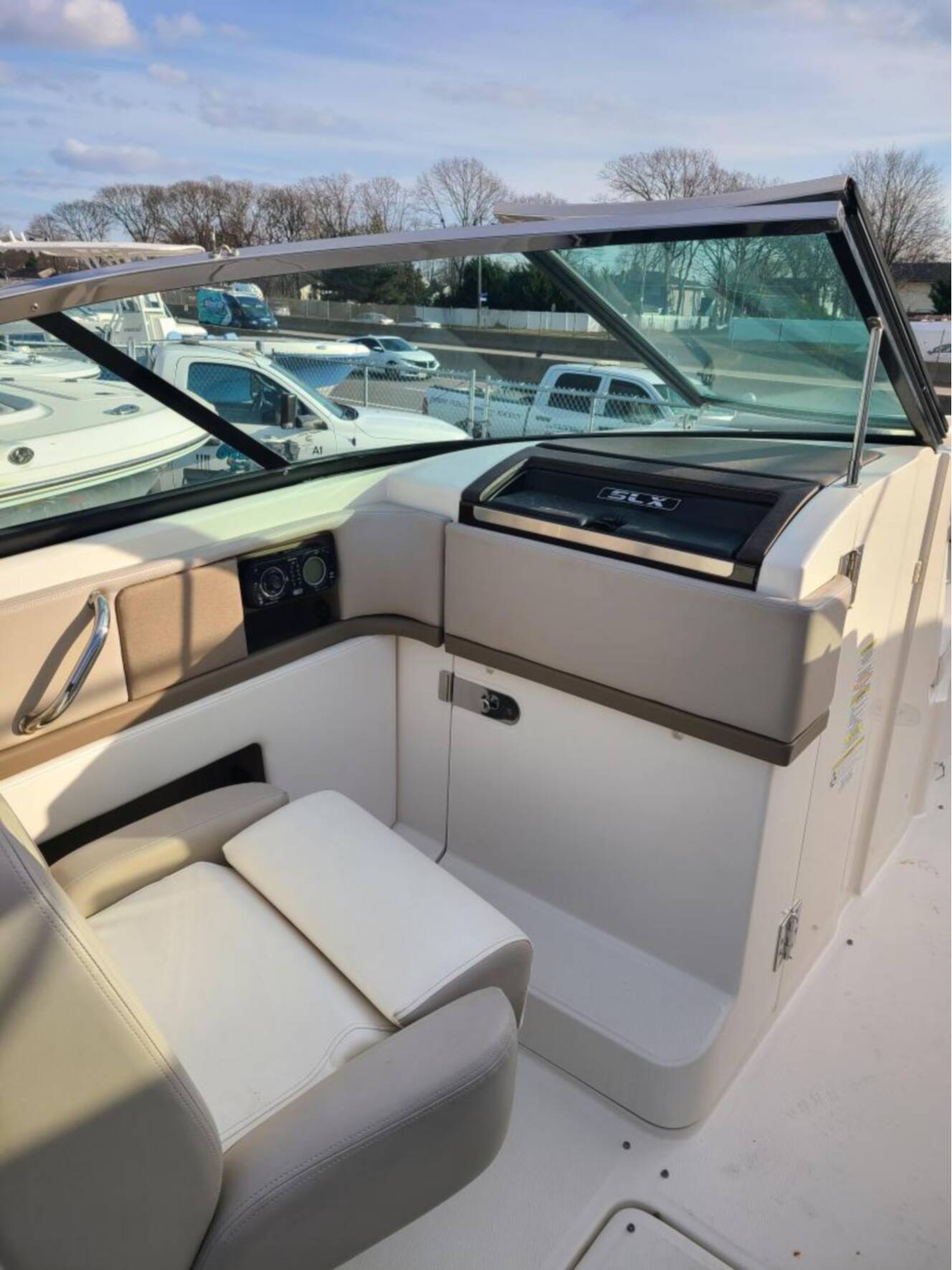 A photo of this 2013 Sea Ray 270SLX