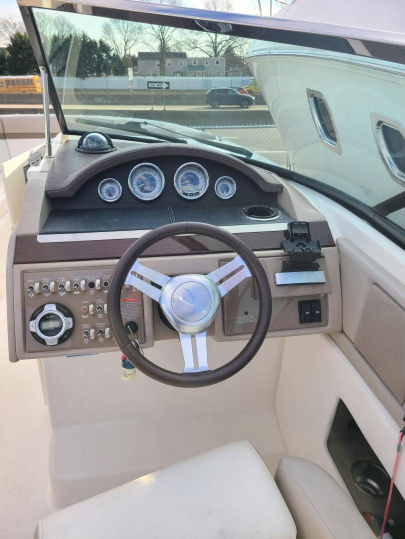 A photo of this 2013 Sea Ray 270SLX