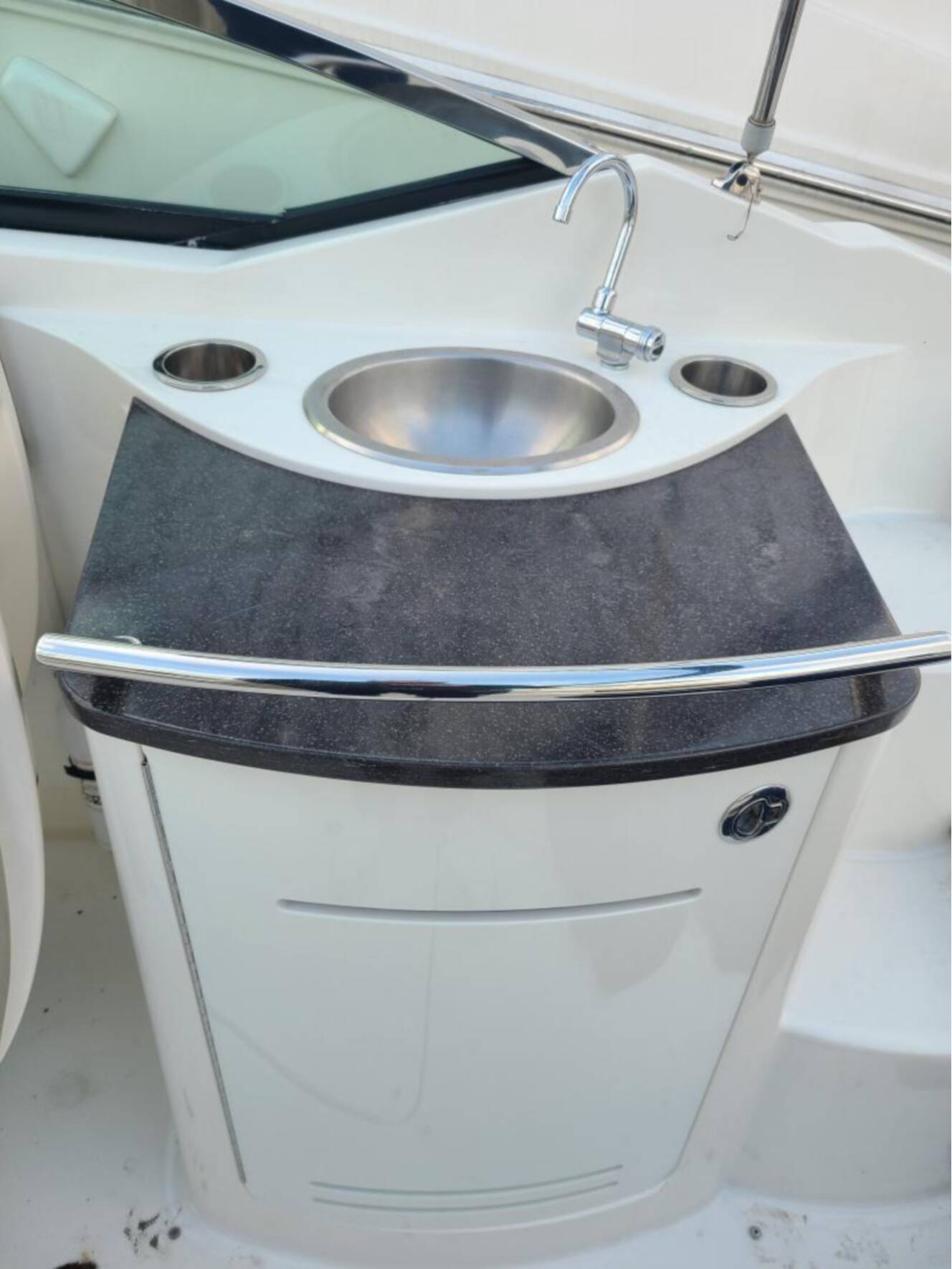A photo of this 2013 Sea Ray 270SLX