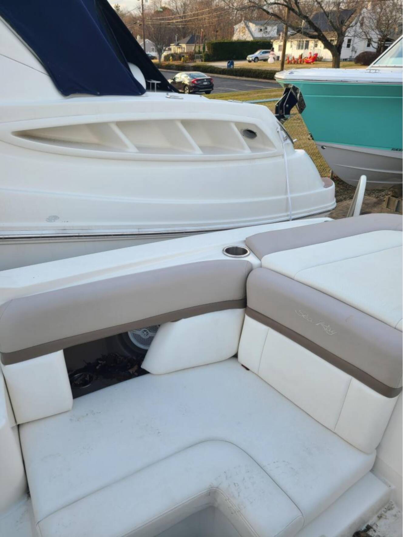 A photo of this 2013 Sea Ray 270SLX