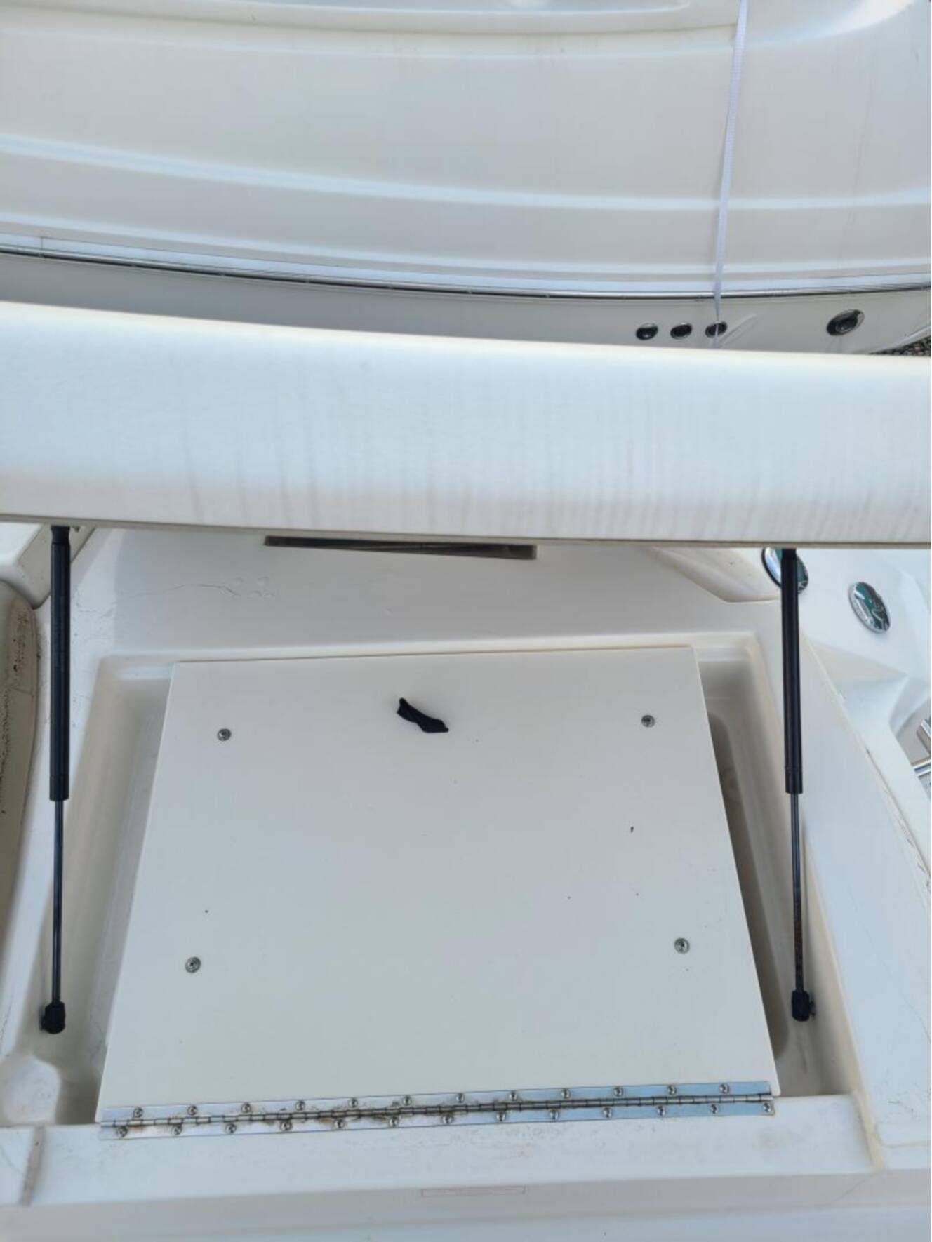 A photo of this 2013 Sea Ray 270SLX