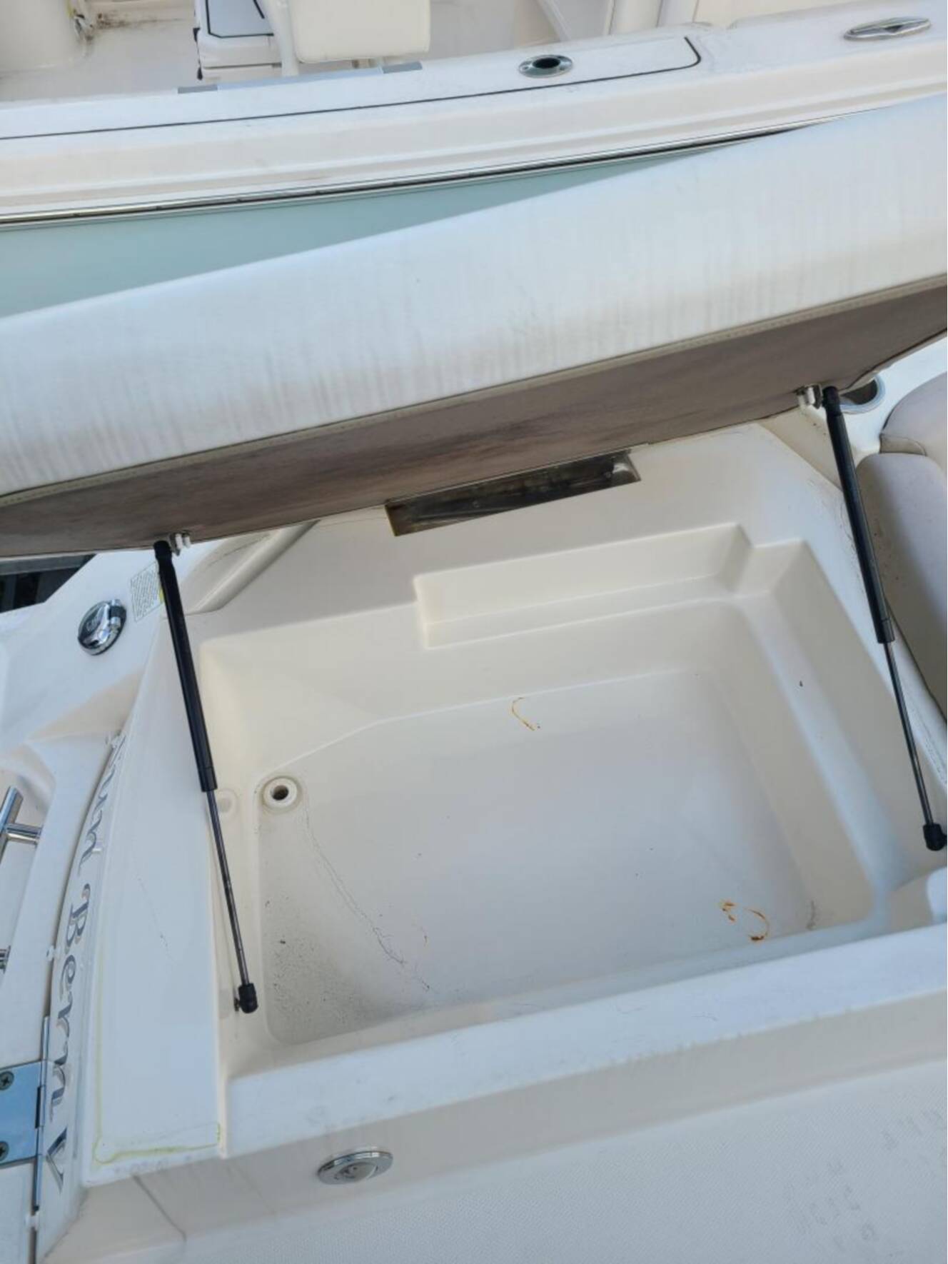 A photo of this 2013 Sea Ray 270SLX