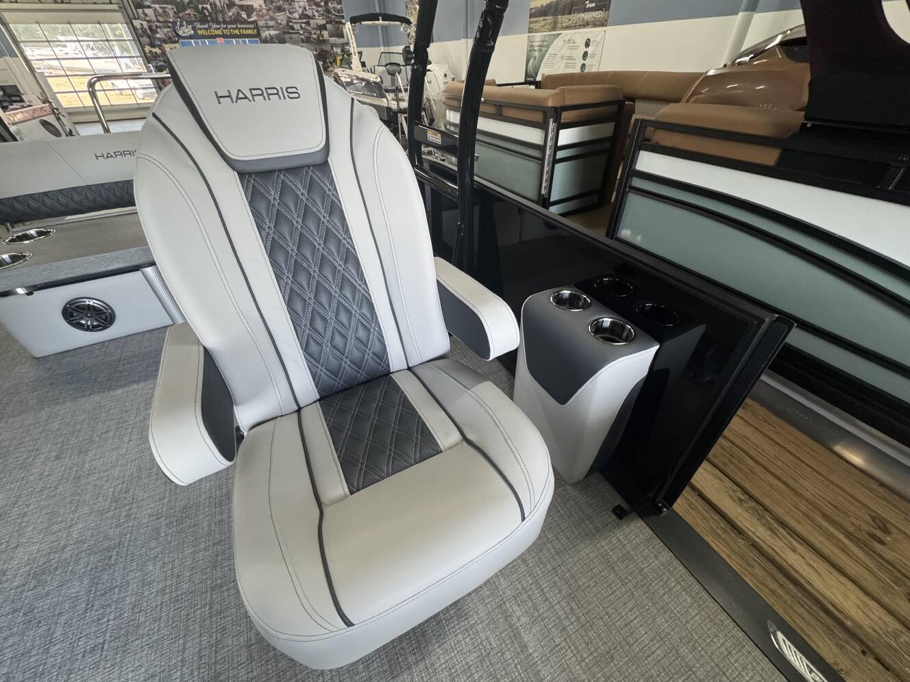 A photo of this 2025 Harris Sunliner 250 Sport
