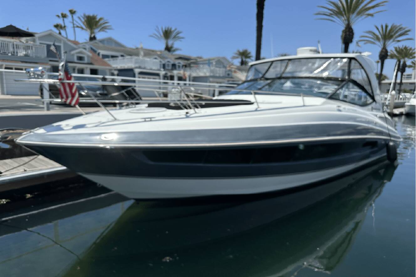 A photo of this 2017 Cruisers Yachts 35 EXPRESS