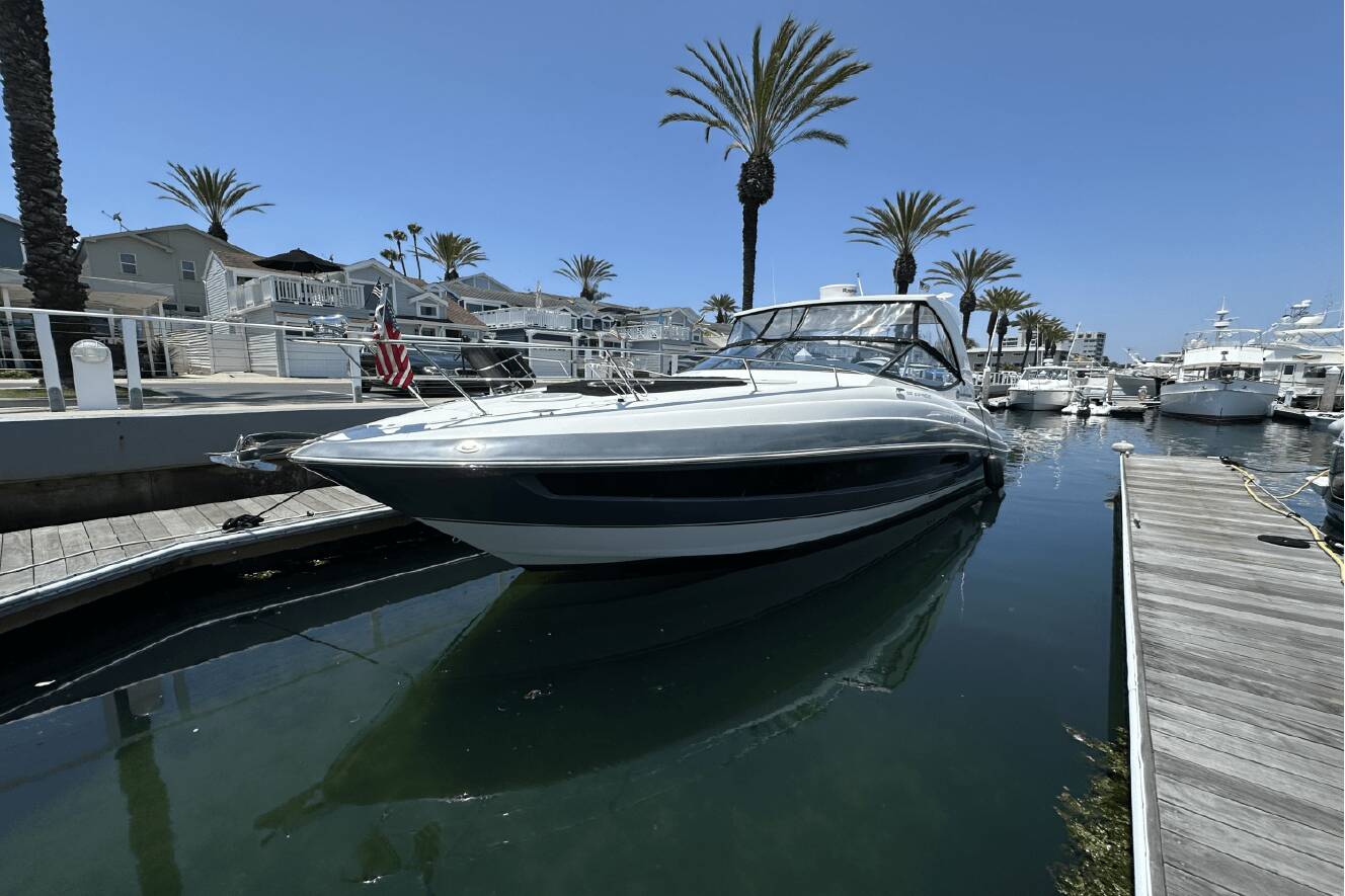 A photo of this 2017 Cruisers Yachts 35 EXPRESS