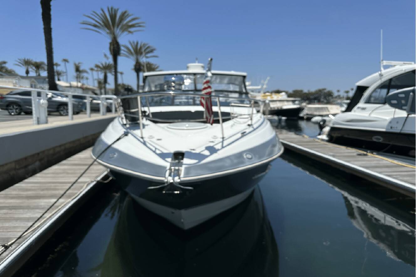 A photo of this 2017 Cruisers Yachts 35 EXPRESS