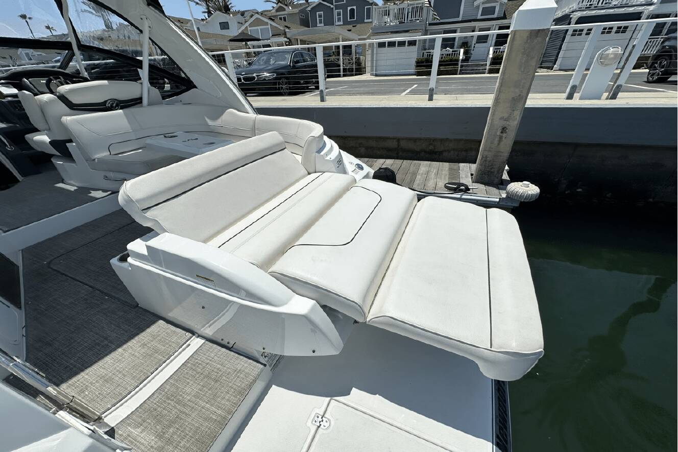 A photo of this 2017 Cruisers Yachts 35 EXPRESS