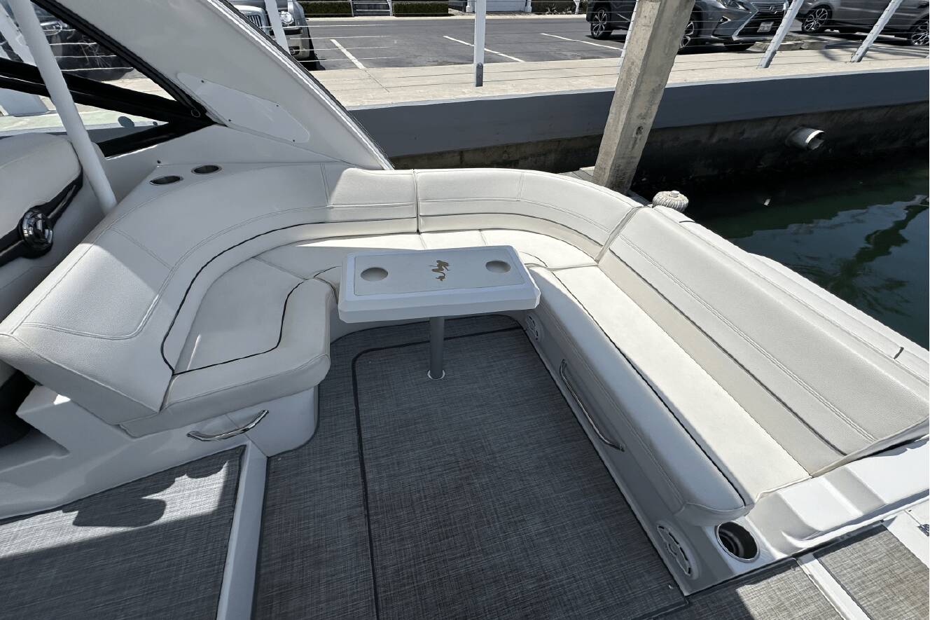 A photo of this 2017 Cruisers Yachts 35 EXPRESS