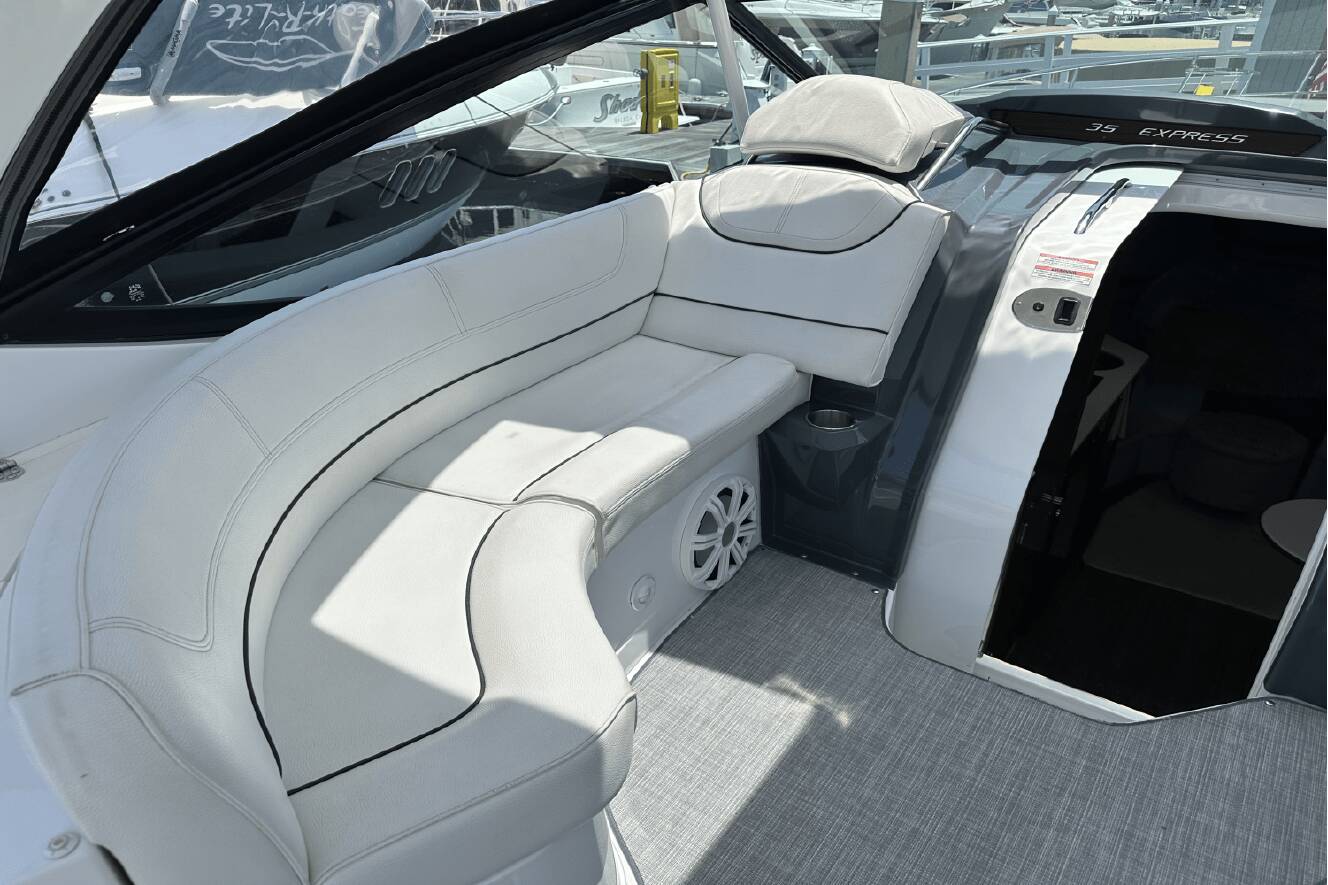 A photo of this 2017 Cruisers Yachts 35 EXPRESS