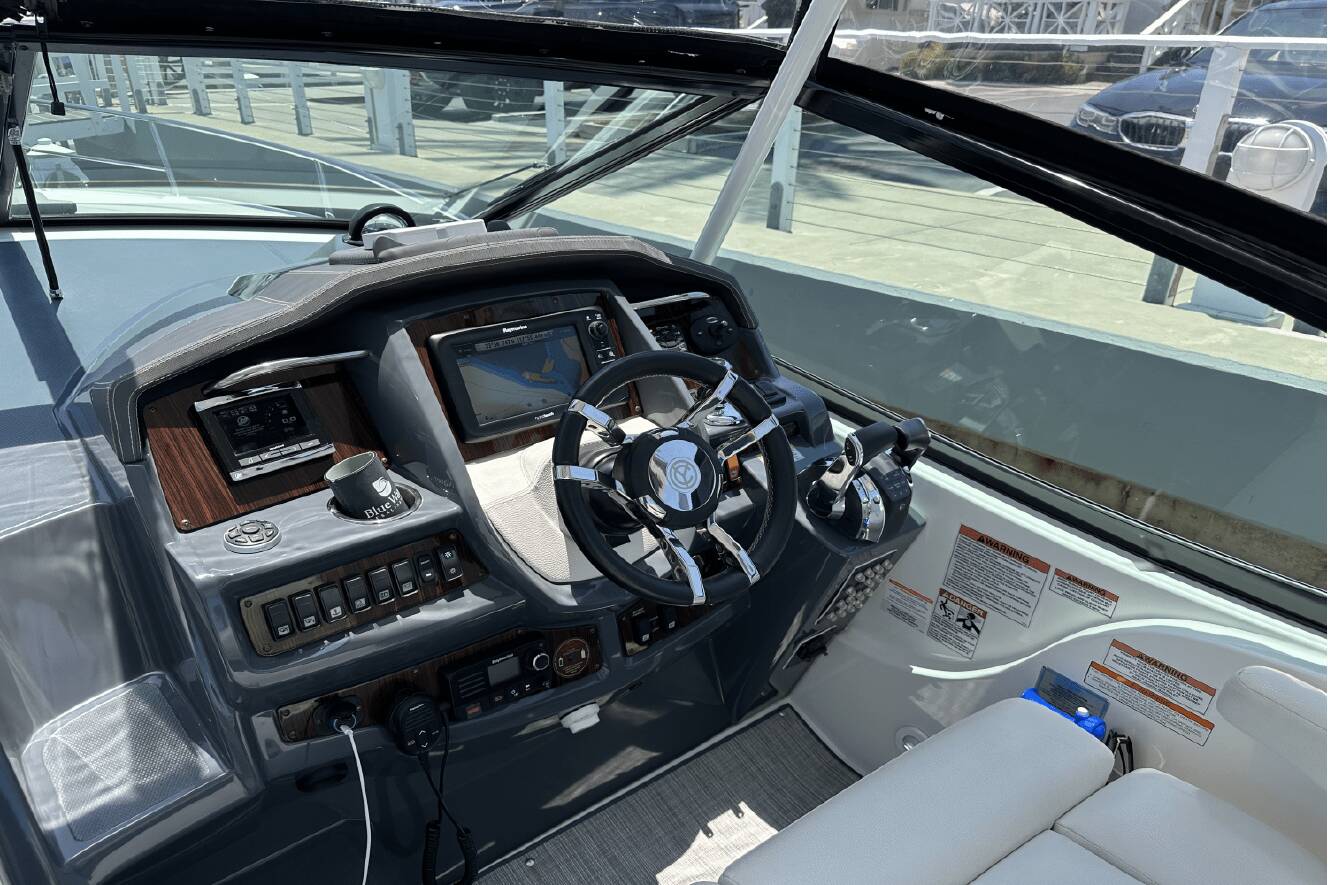 A photo of this 2017 Cruisers Yachts 35 EXPRESS