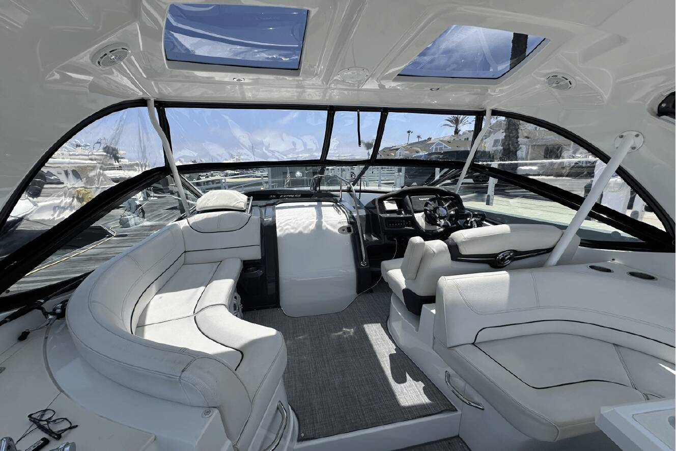 A photo of this 2017 Cruisers Yachts 35 EXPRESS
