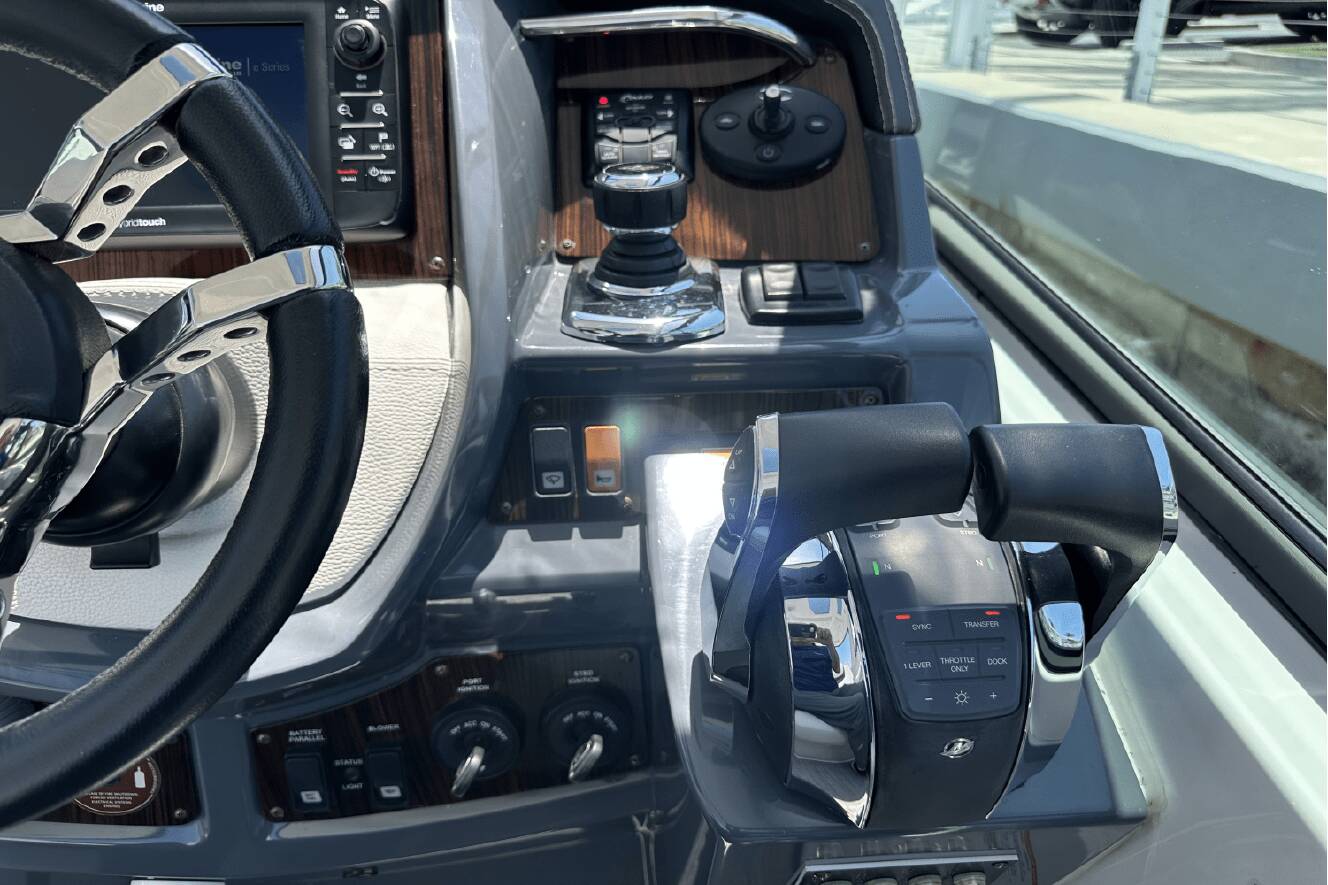 A photo of this 2017 Cruisers Yachts 35 EXPRESS