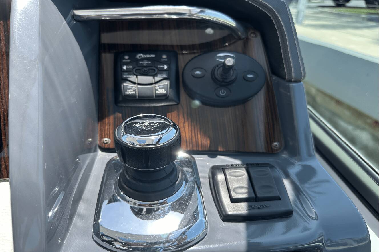 A photo of this 2017 Cruisers Yachts 35 EXPRESS