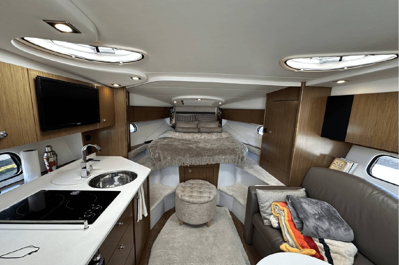 A photo of this 2017 Cruisers Yachts 35 EXPRESS