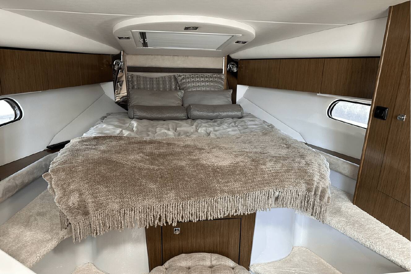 A photo of this 2017 Cruisers Yachts 35 EXPRESS