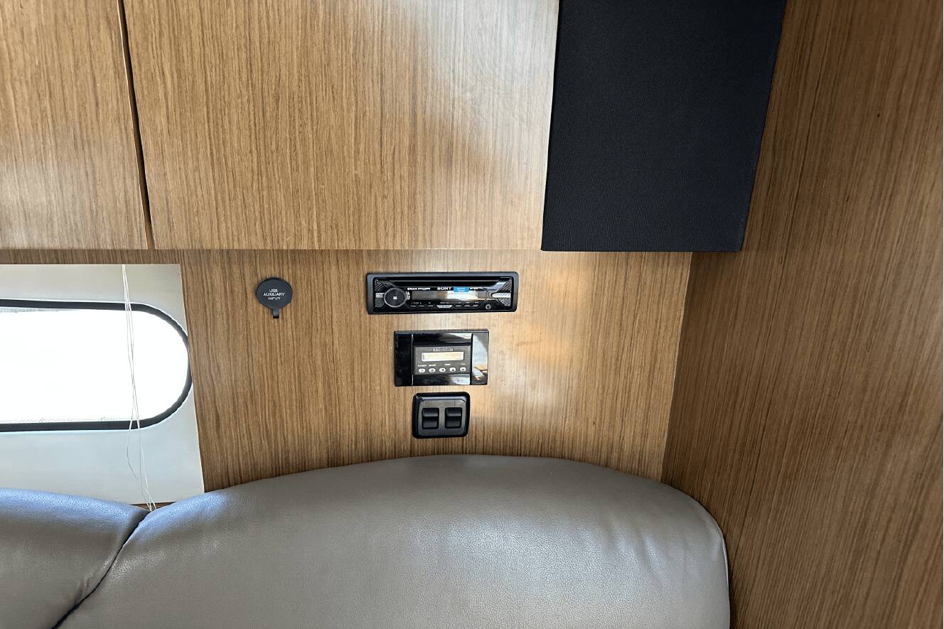 A photo of this 2017 Cruisers Yachts 35 EXPRESS