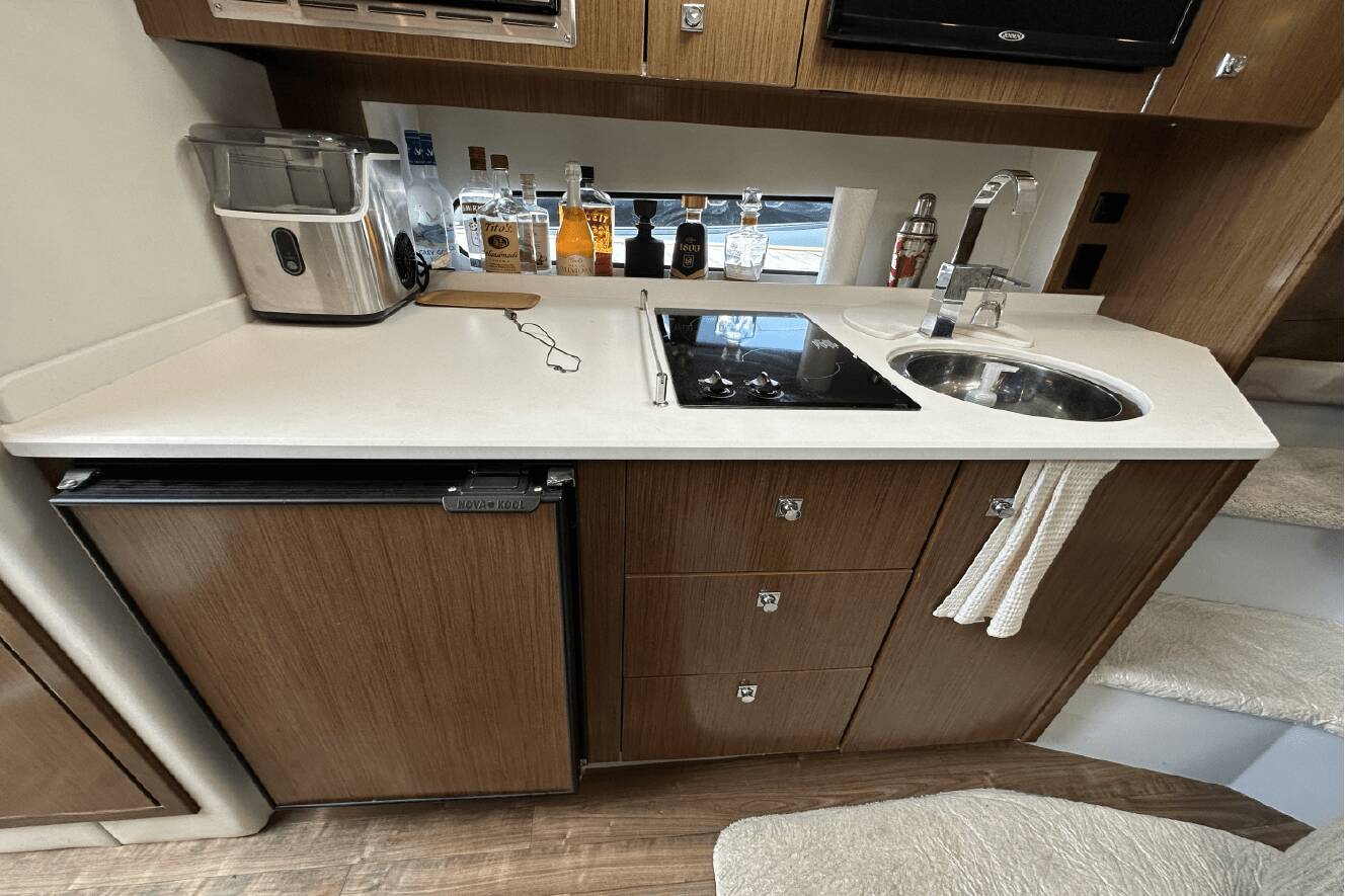 A photo of this 2017 Cruisers Yachts 35 EXPRESS
