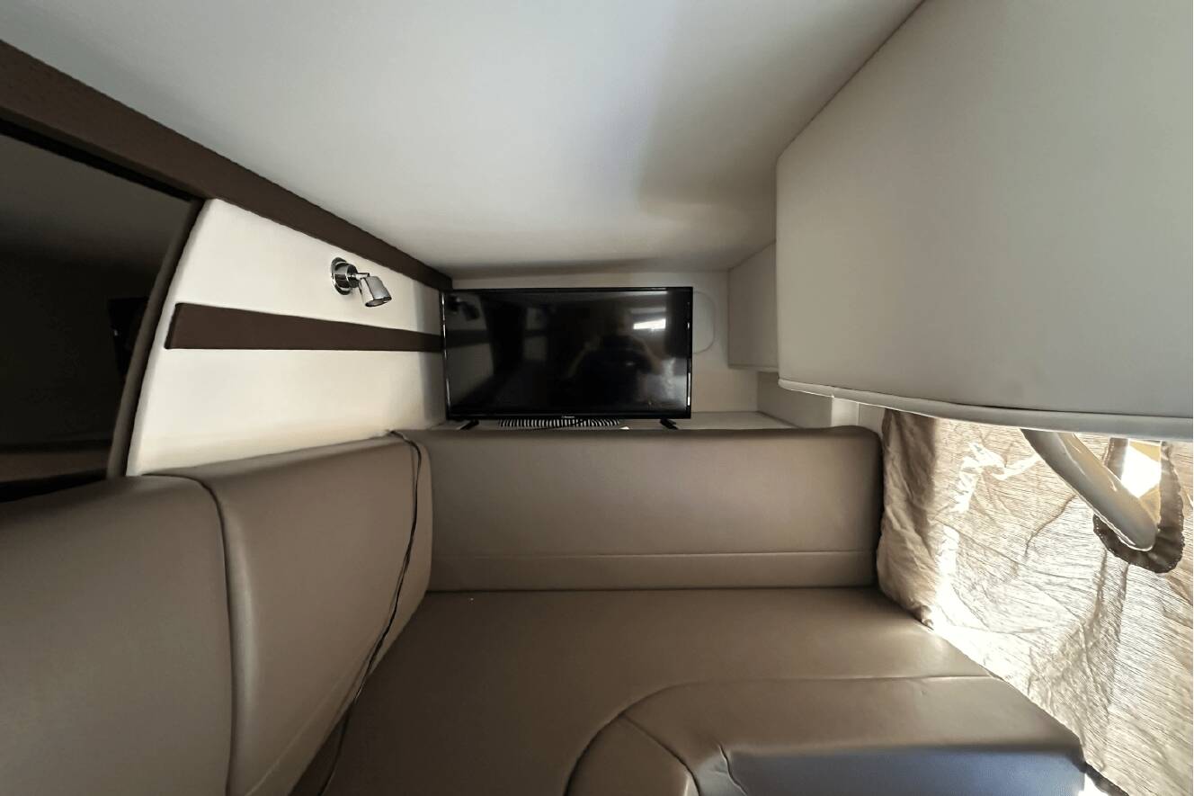 A photo of this 2017 Cruisers Yachts 35 EXPRESS