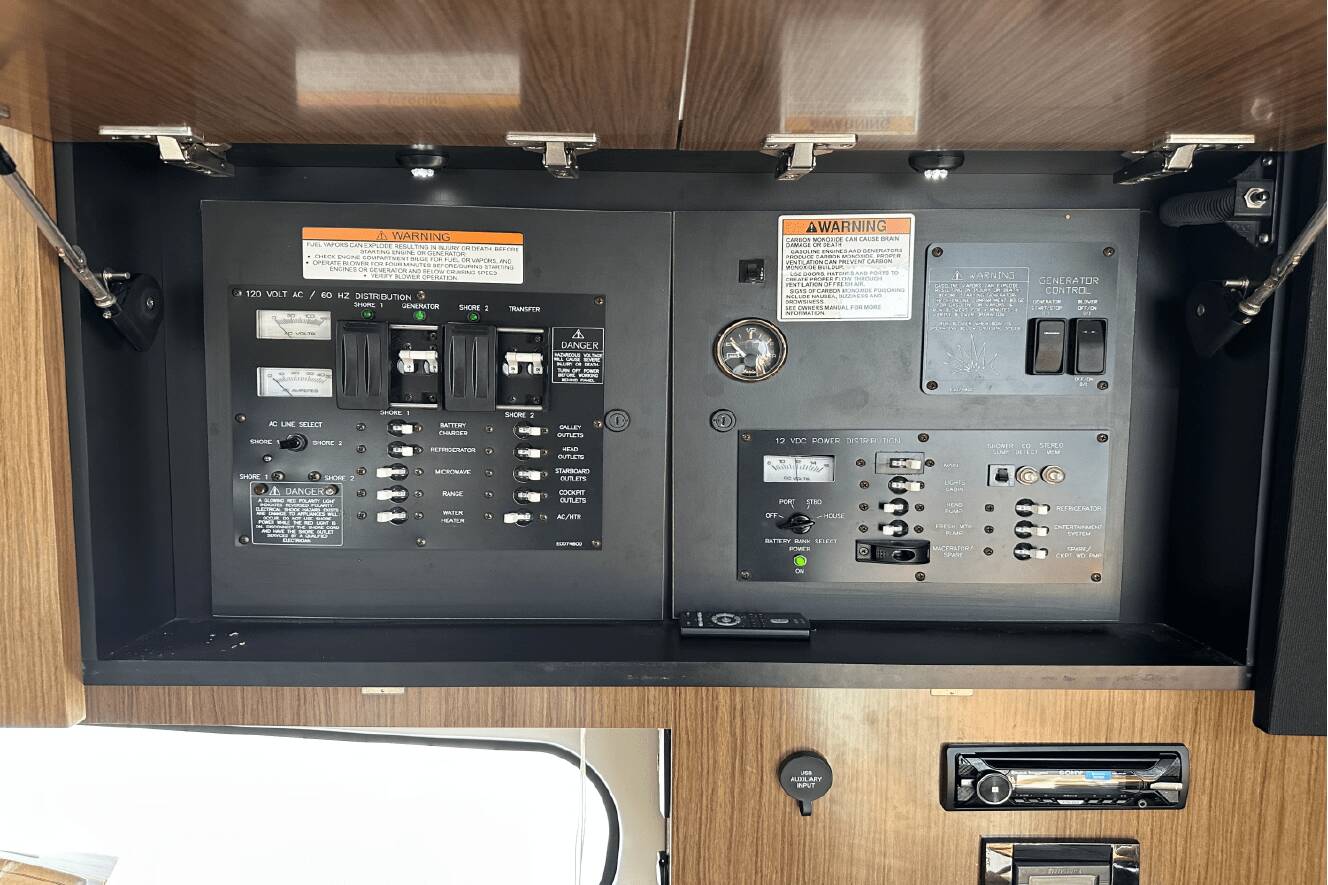 A photo of this 2017 Cruisers Yachts 35 EXPRESS