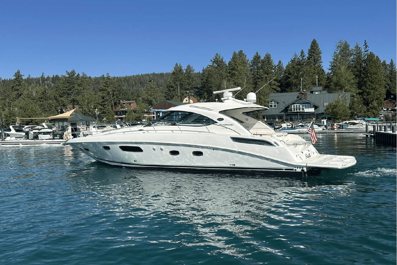 A photo of this 2010 Sea Ray 470 SUNDANCER