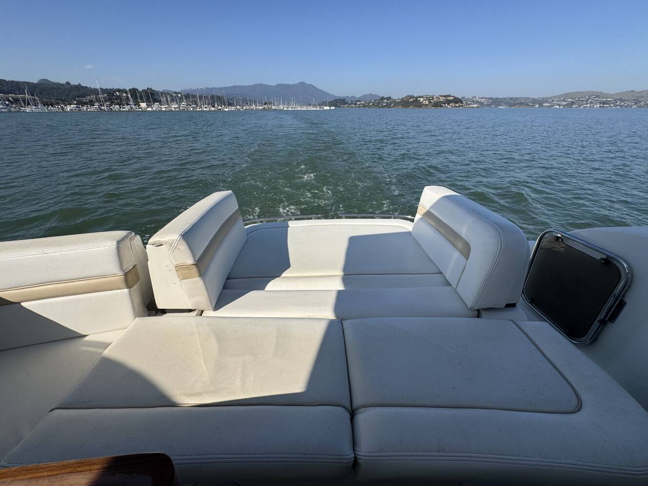 A photo of this 2010 Sea Ray 470 SUNDANCER