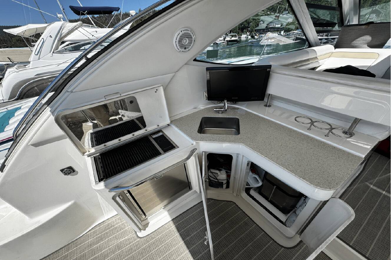 A photo of this 2010 Sea Ray 470 SUNDANCER