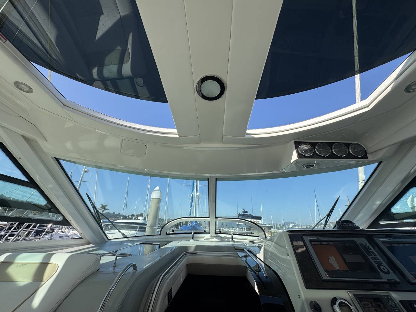 A photo of this 2010 Sea Ray 470 SUNDANCER
