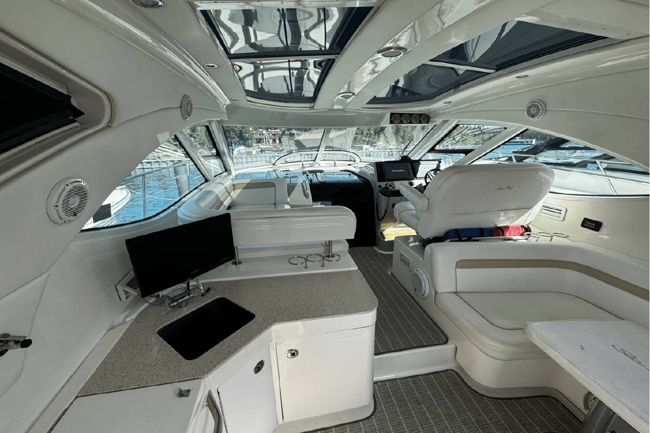 A photo of this 2010 Sea Ray 470 SUNDANCER