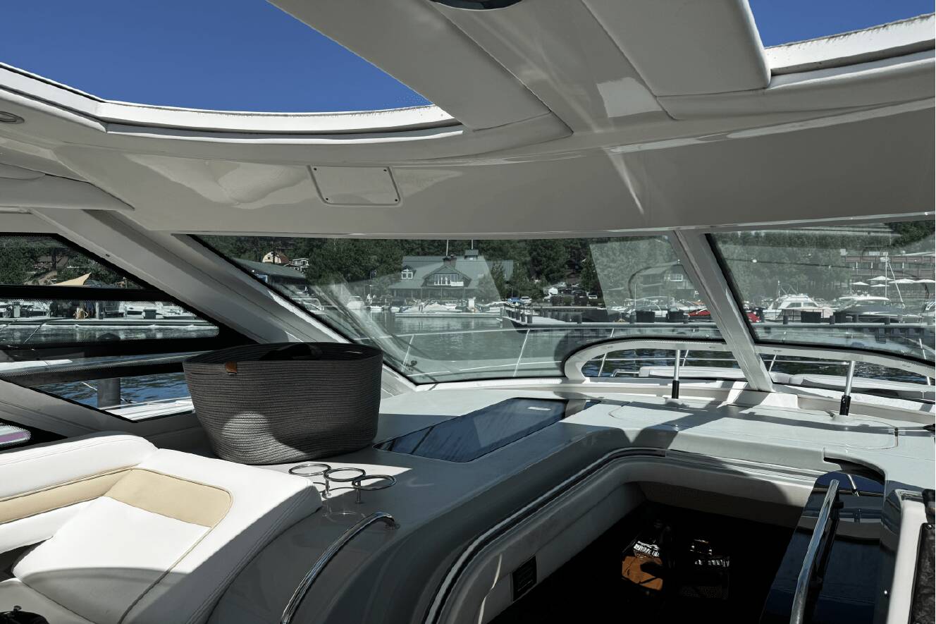 A photo of this 2010 Sea Ray 470 SUNDANCER