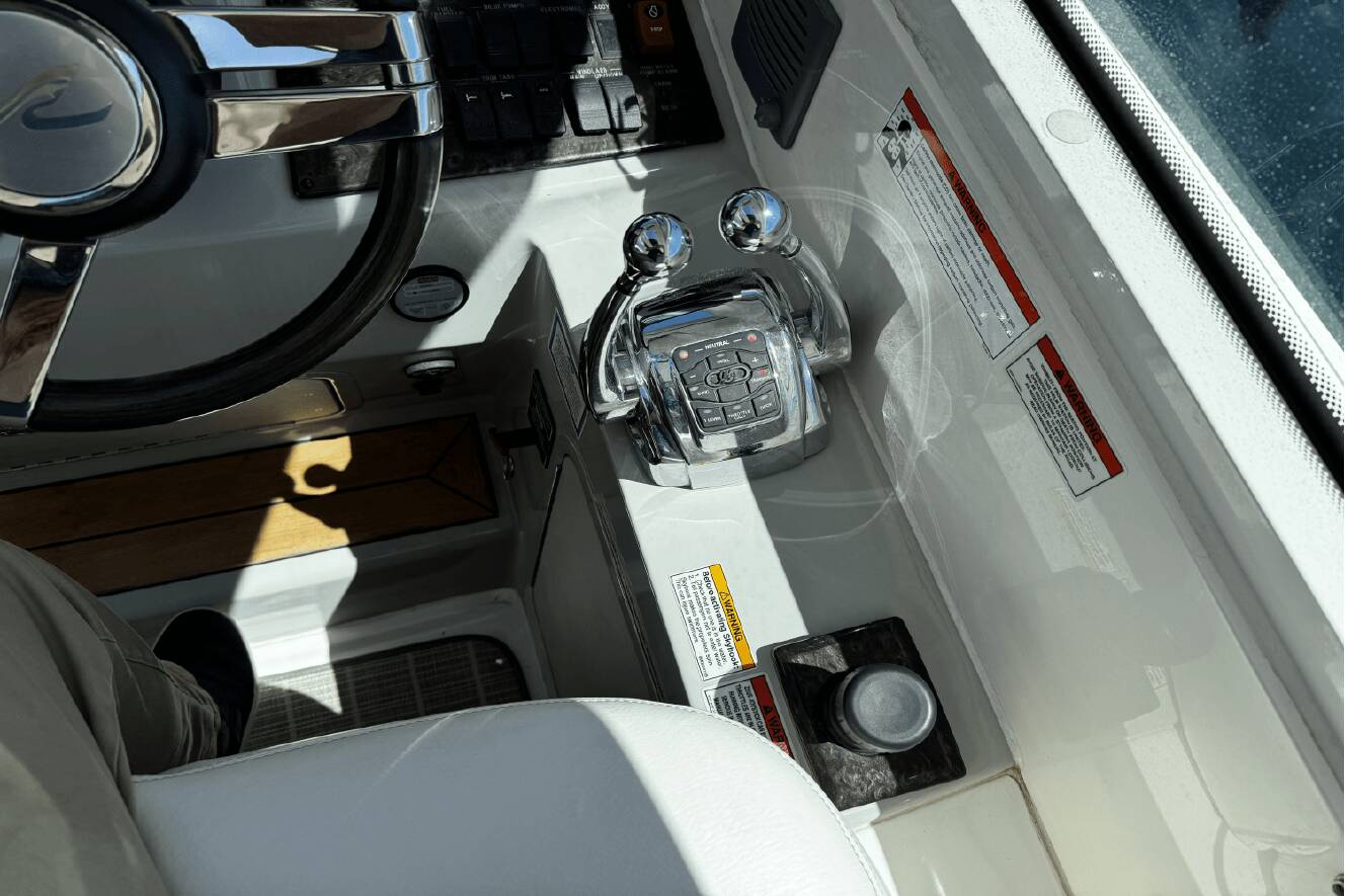 A photo of this 2010 Sea Ray 470 SUNDANCER