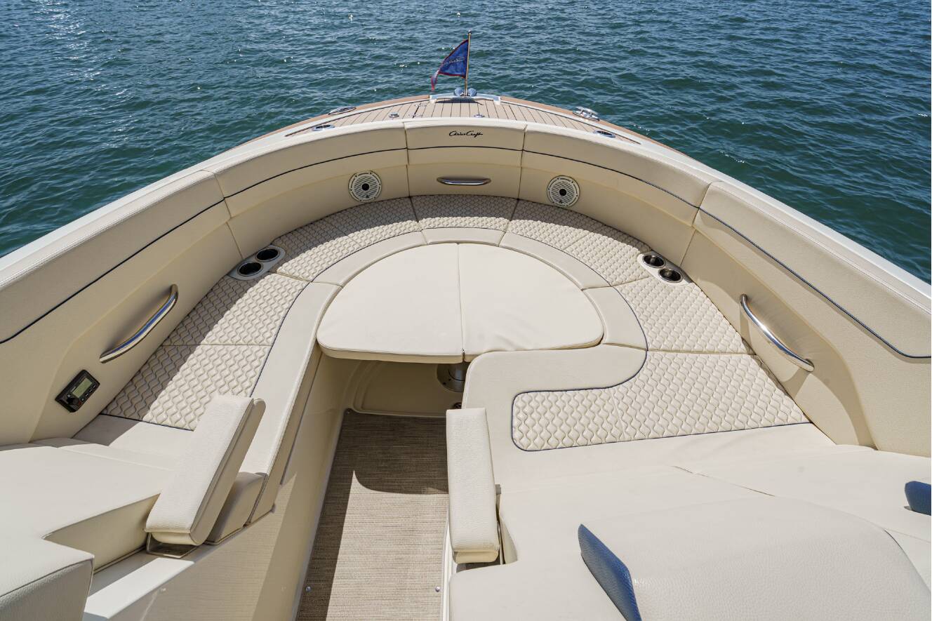 A photo of this 2024 Chris-Craft LAUNCH 35 GT